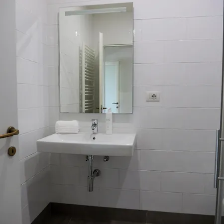 Pottery - By Myhomeincomo Appartement